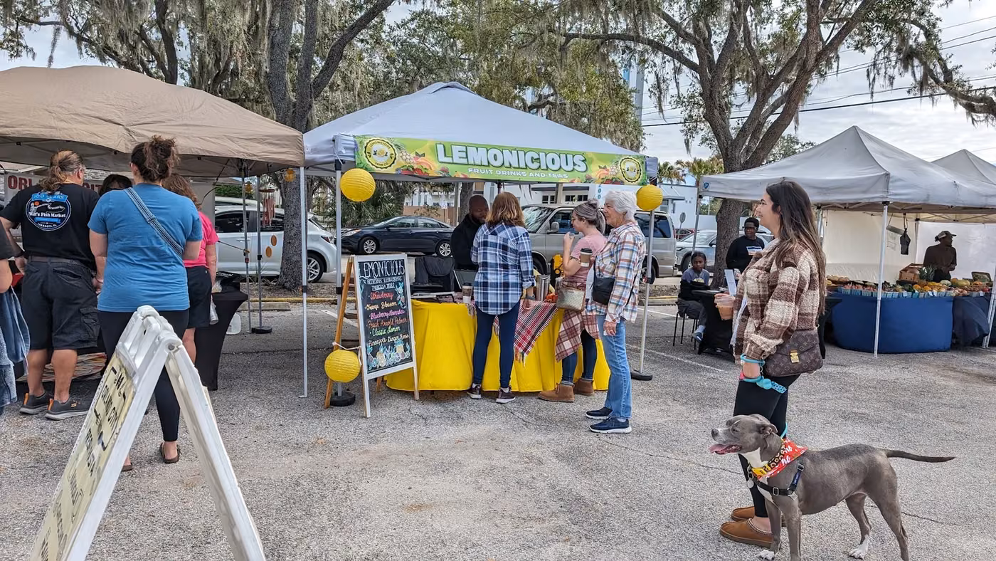 The Lemonicious booth at a Florida farmers market