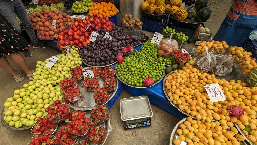 Fresh fruit displayed at an open air market in Türkiye
